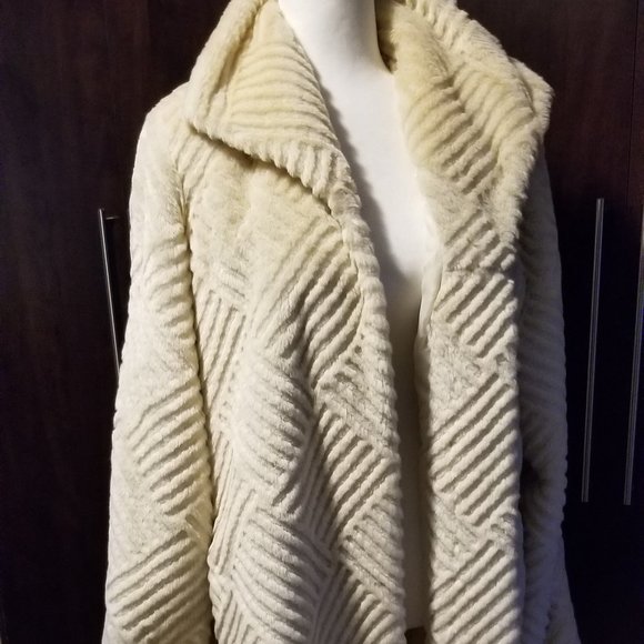 Women's faux fur coat - Picture 1 of 5